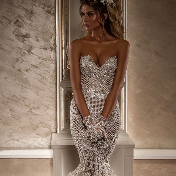 Wedding dress - Picture 2 of 6